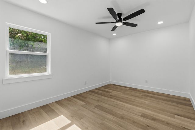 518 N M L King Jr Boulevard, Grand Prairie, TX 75050