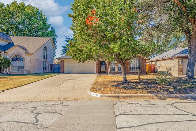 10832 Tall Oak Drive, Fort Worth, TX 76108