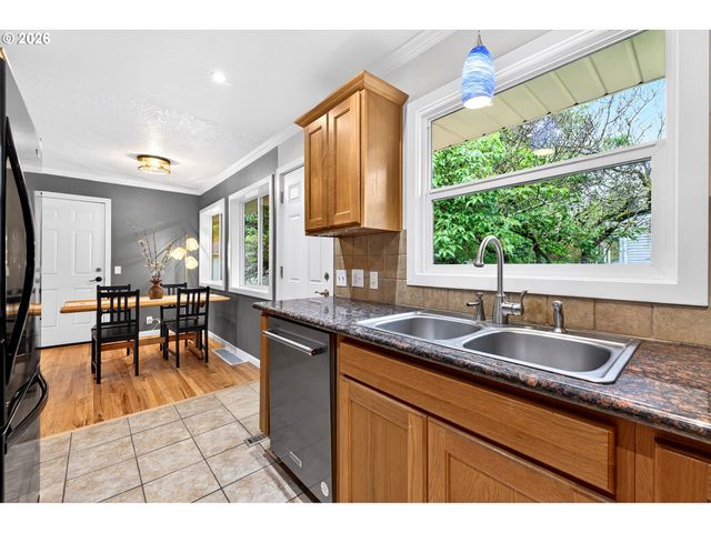 11375 Ne EVERETT St, Portland, OR 97220