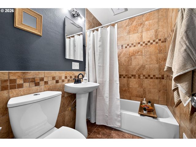 11375 Ne EVERETT St, Portland, OR 97220