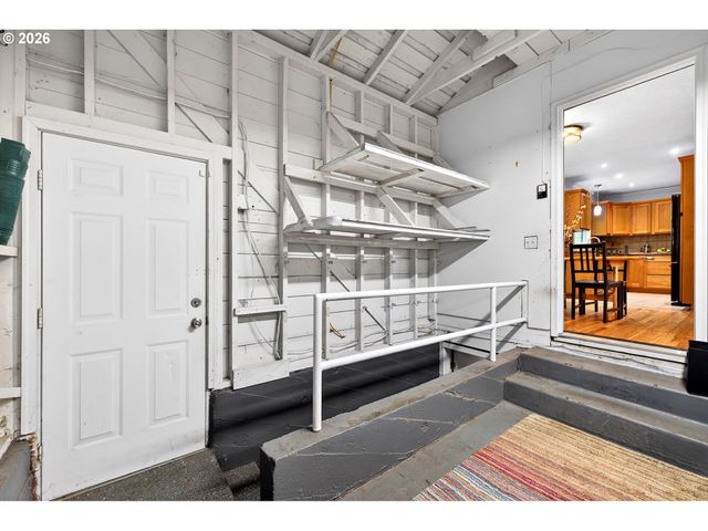 11375 Ne EVERETT St, Portland, OR 97220