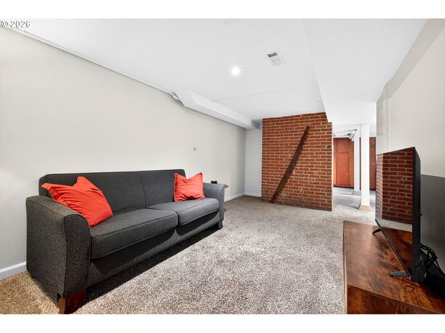 11375 Ne EVERETT St, Portland, OR 97220