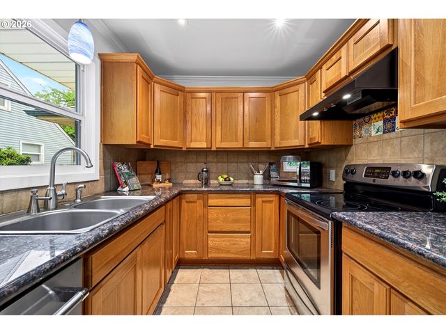 11375 Ne EVERETT St, Portland, OR 97220