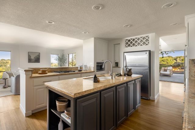 200 Stuyvesant Dr, San Anselmo, CA 94960