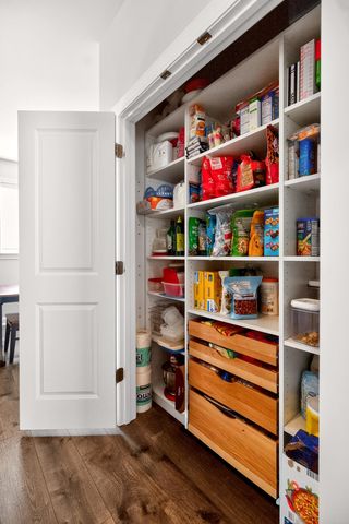 250 Rowans Creek Drive, Charleston, SC 29492