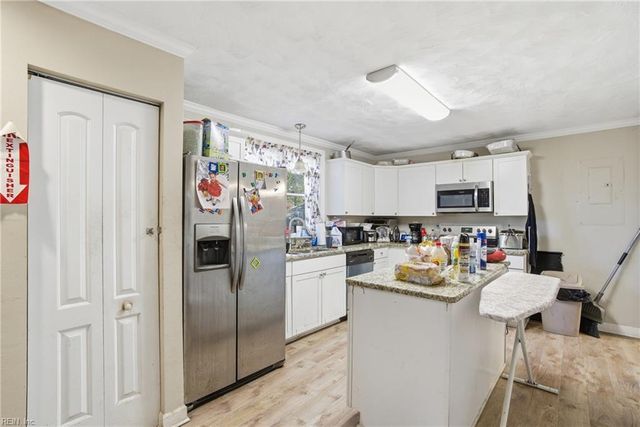 16 Stevens PL, Portsmouth, VA 23702