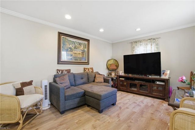 16 Stevens PL, Portsmouth, VA 23702