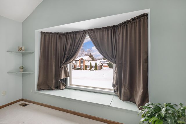 8621 Woodsman Drive, Washington, MI 48094