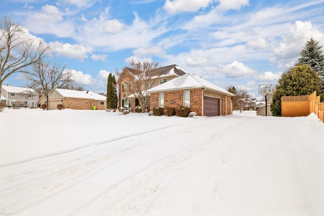 8621 Woodsman Drive, Washington, MI 48094