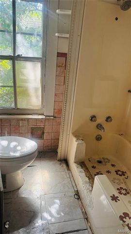 7127 Virginia Avenue, St Louis, MO 63111