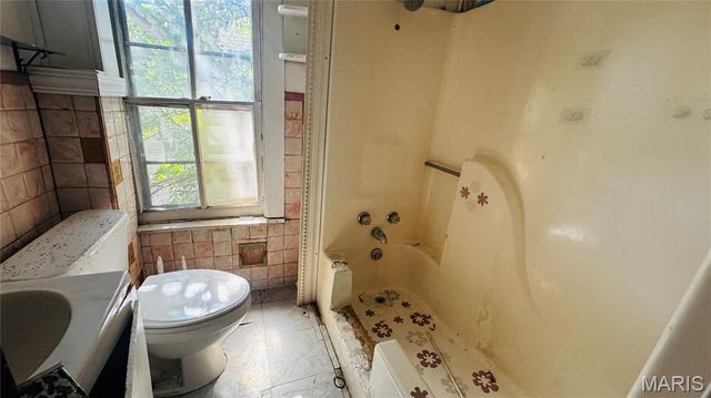 7127 Virginia Avenue, St Louis, MO 63111