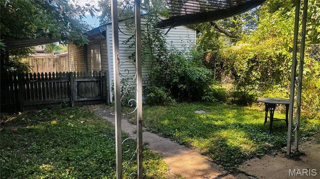 7127 Virginia Avenue, St Louis, MO 63111