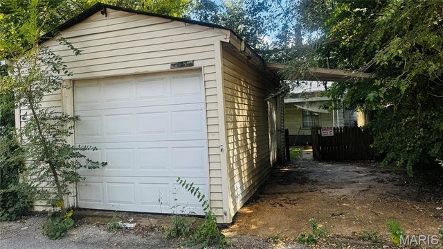7127 Virginia Avenue, St Louis, MO 63111