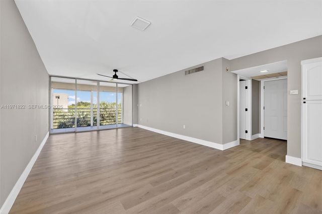 9420 Tangerine Pl 407, Davie, FL 33324