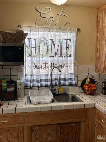 1014 30th Street, Bakersfield, CA 93301