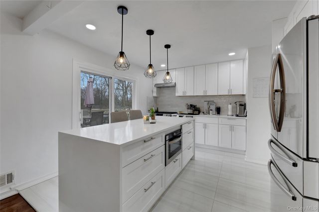 8 Jodi Lane, New City, NY 10956