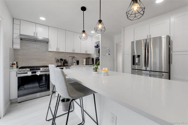 8 Jodi Lane, New City, NY 10956