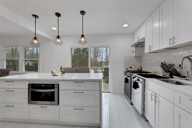 8 Jodi Lane, New City, NY 10956