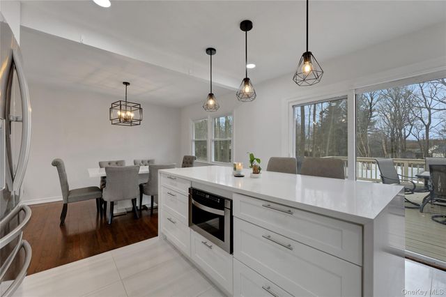 8 Jodi Lane, New City, NY 10956