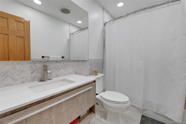 8 Jodi Lane, New City, NY 10956