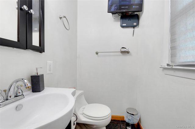 8 Jodi Lane, New City, NY 10956