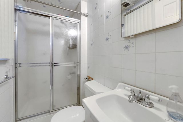 8 Jodi Lane, New City, NY 10956