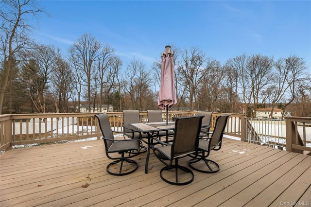 8 Jodi Lane, New City, NY 10956