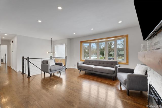 8 Jodi Lane, New City, NY 10956