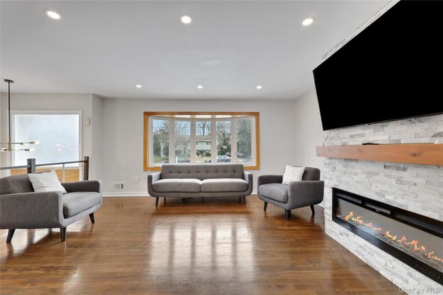 8 Jodi Lane, New City, NY 10956