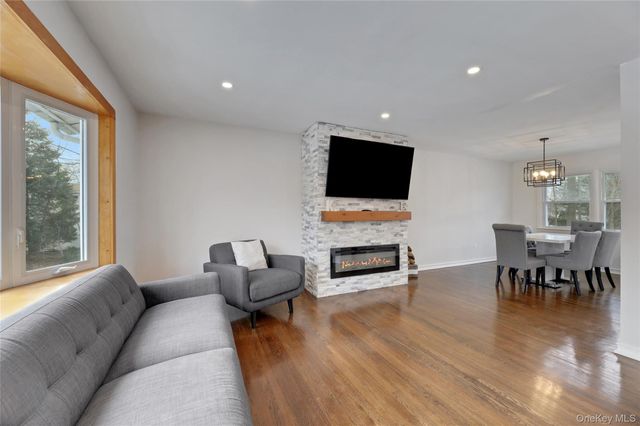 8 Jodi Lane, New City, NY 10956