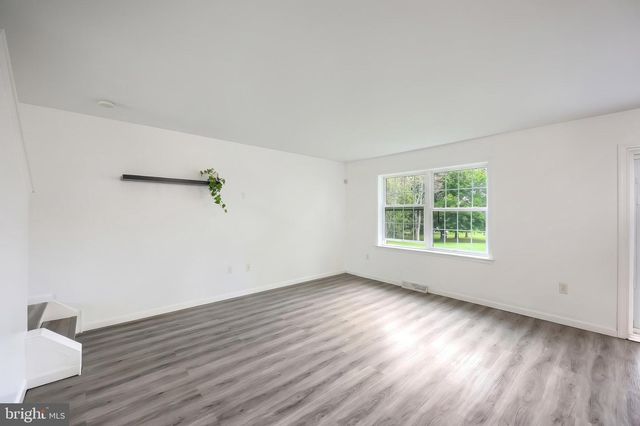 3241 WALKER AVE, Dover, PA 17315