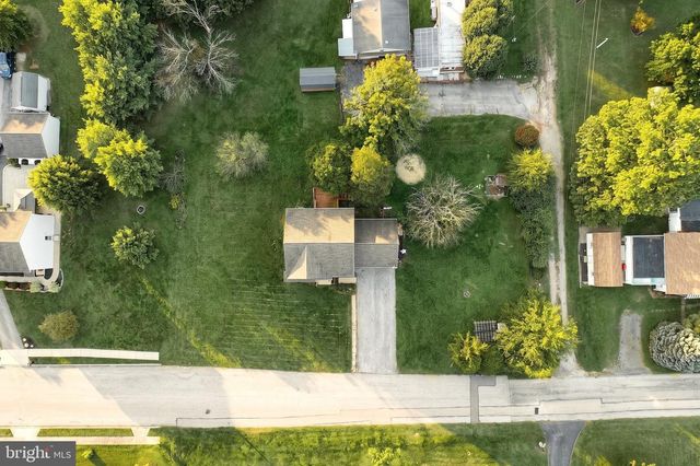 3241 WALKER AVE, Dover, PA 17315
