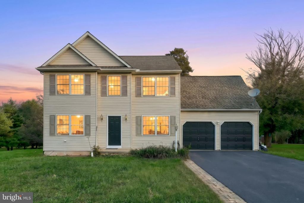 3241 WALKER AVE, Dover, PA 17315
