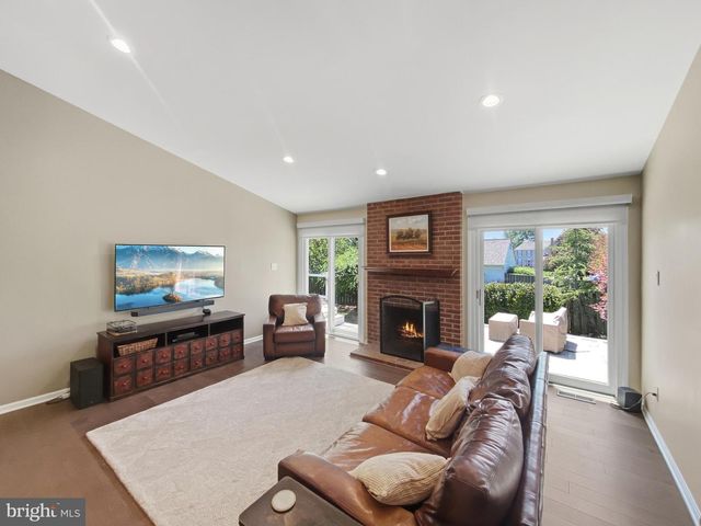 13905 DEVIAR DR, Centreville, VA 20120