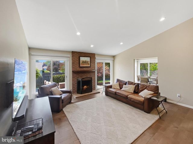 13905 DEVIAR DR, Centreville, VA 20120