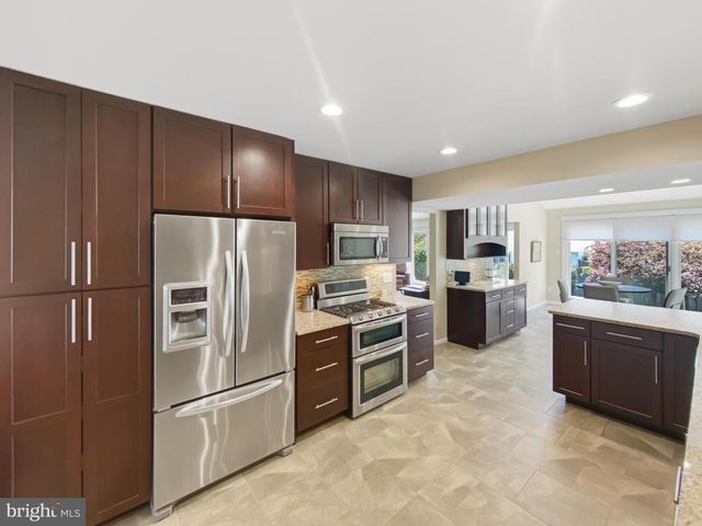 13905 DEVIAR DR, Centreville, VA 20120