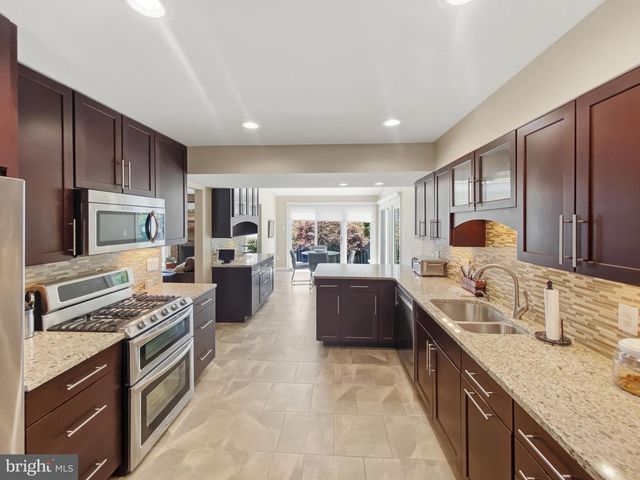 13905 DEVIAR DR, Centreville, VA 20120