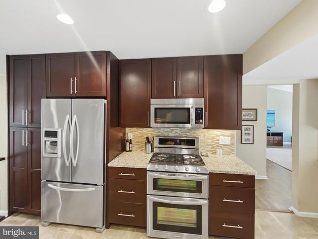 13905 DEVIAR DR, Centreville, VA 20120