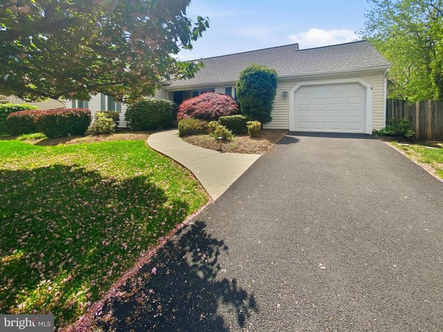 13905 DEVIAR DR, Centreville, VA 20120