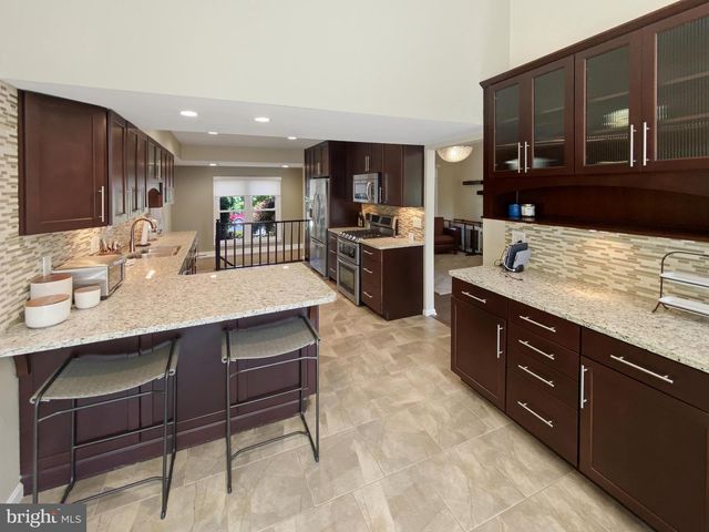 13905 DEVIAR DR, Centreville, VA 20120