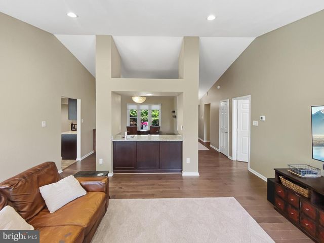 13905 DEVIAR DR, Centreville, VA 20120