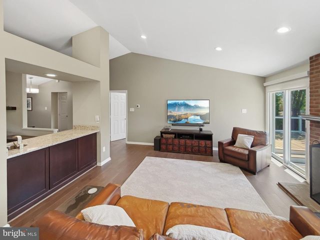13905 DEVIAR DR, Centreville, VA 20120