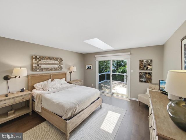 13905 DEVIAR DR, Centreville, VA 20120