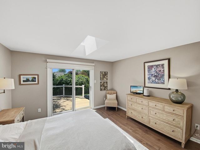 13905 DEVIAR DR, Centreville, VA 20120