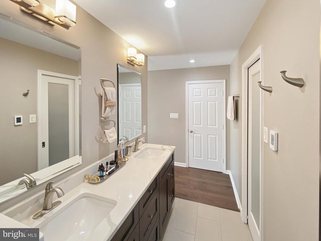 13905 DEVIAR DR, Centreville, VA 20120