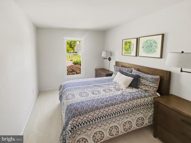 13905 DEVIAR DR, Centreville, VA 20120