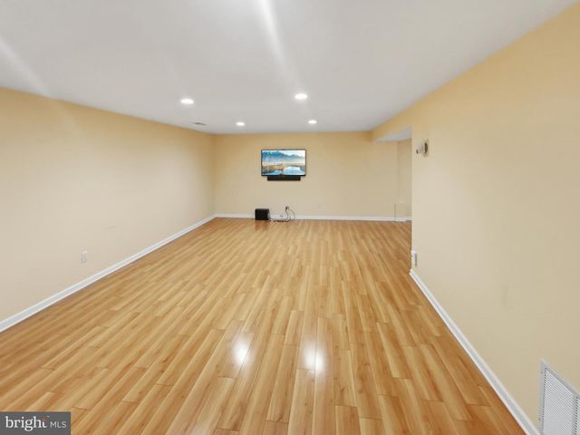 13905 DEVIAR DR, Centreville, VA 20120