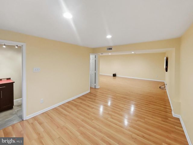 13905 DEVIAR DR, Centreville, VA 20120