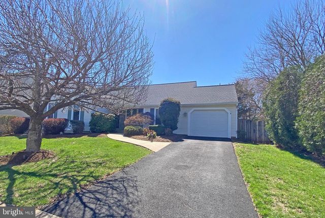 13905 DEVIAR DR, Centreville, VA 20120