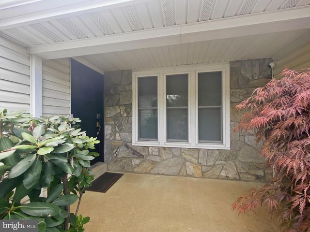 13905 DEVIAR DR, Centreville, VA 20120